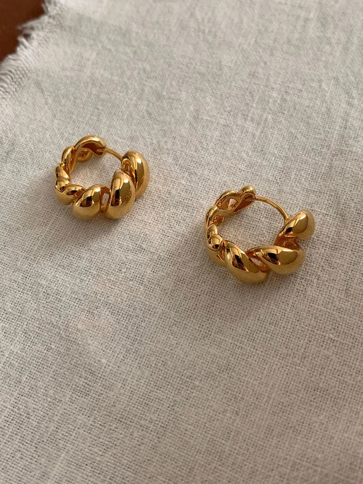 Twisted Croissant Minimal Hoops