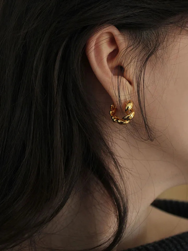 Twisted Croissant Minimal Hoops