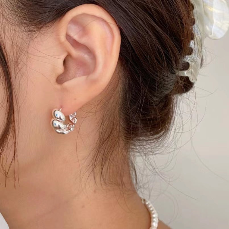 Twisted Croissant Minimal Hoops