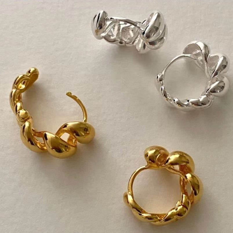 Twisted Croissant Minimal Hoops