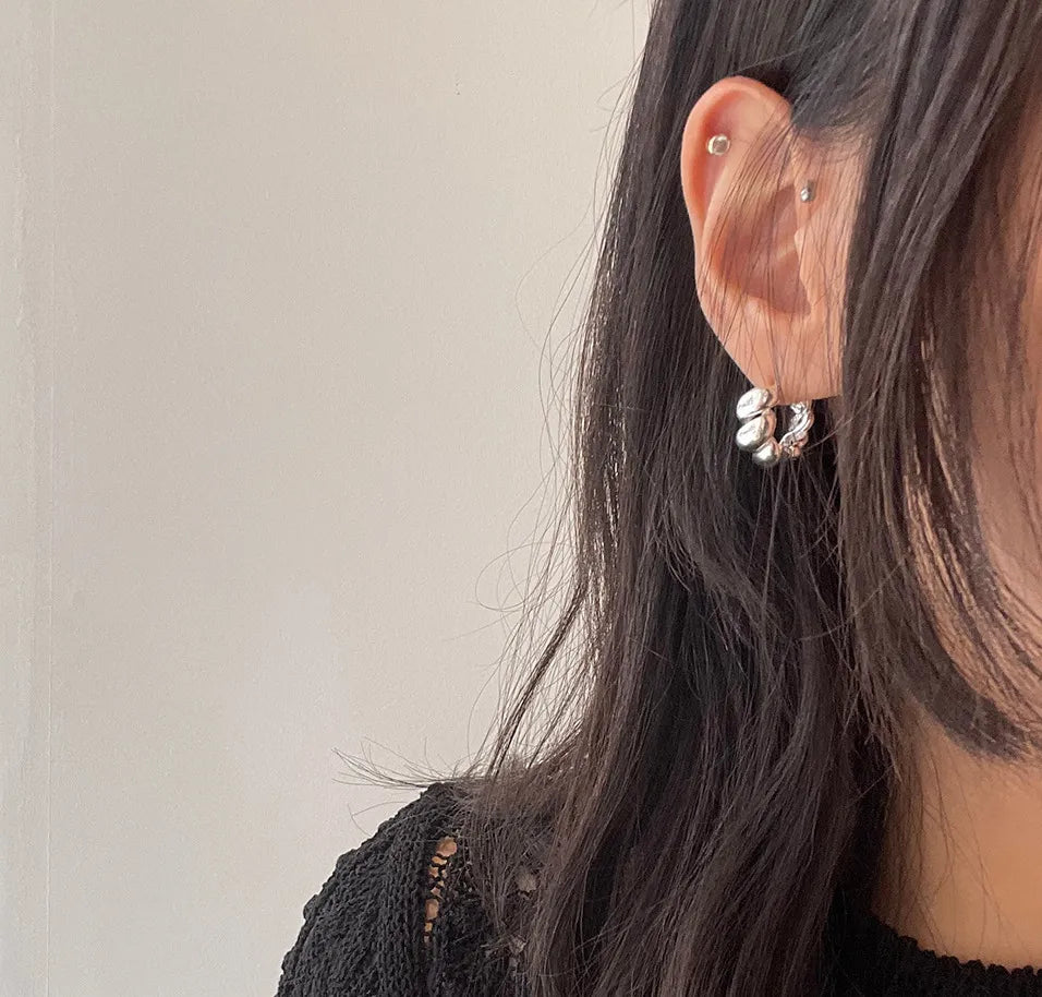 Twisted Croissant Minimal Hoops