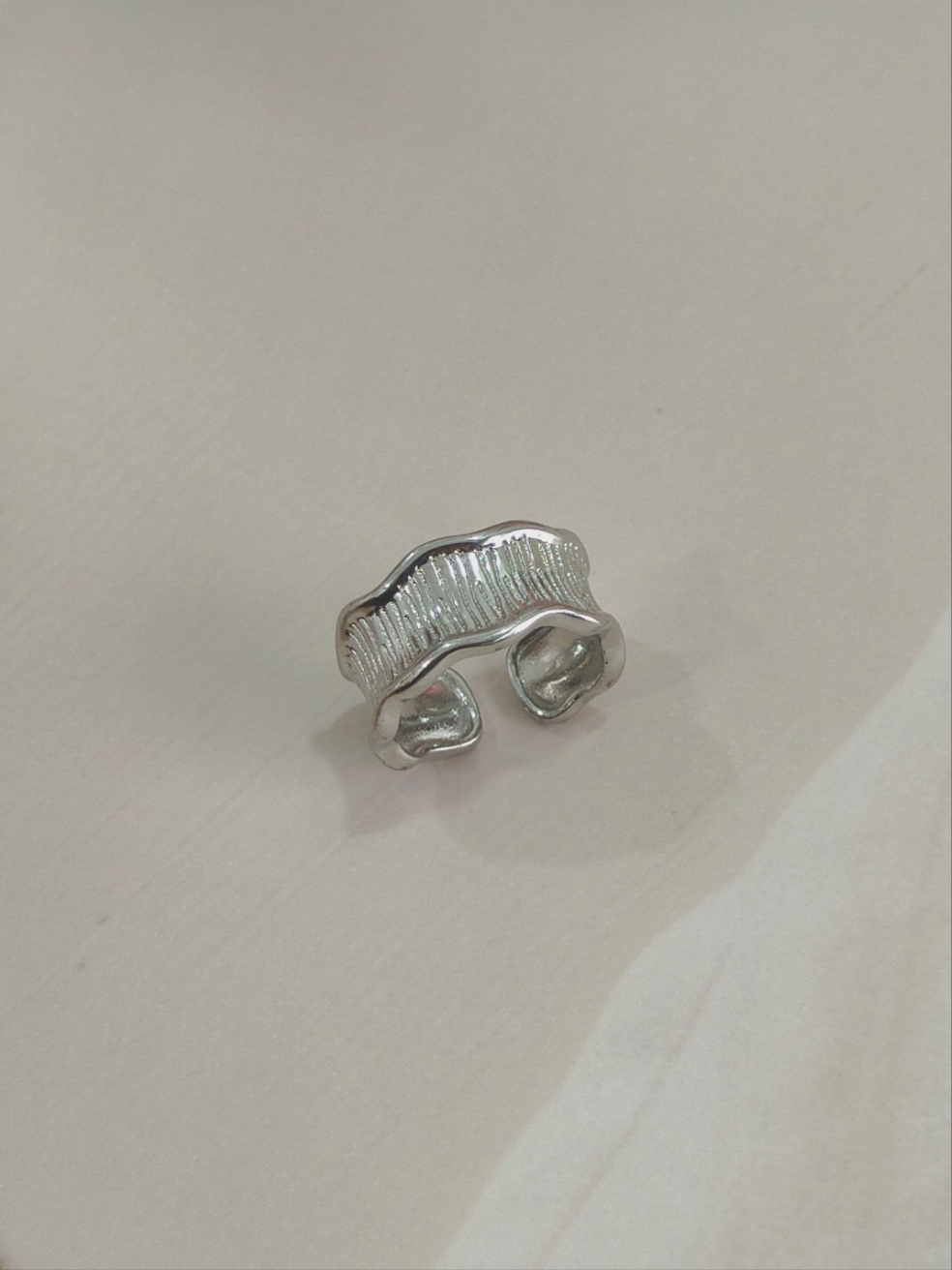 Concave Irregular Wave Ring