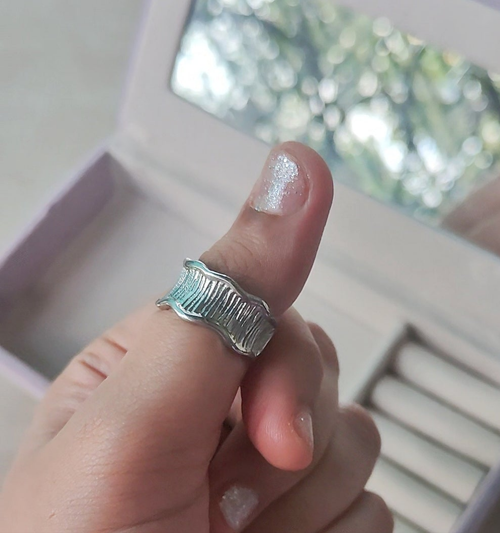 Concave Irregular Wave Ring