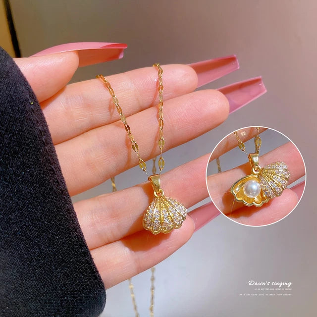 Shell Pearl Pendant Necklace
