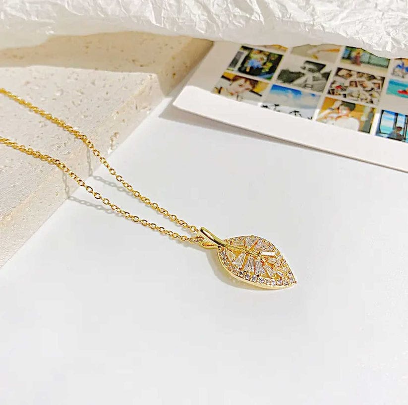 Leafy Allure Pendant Necklace