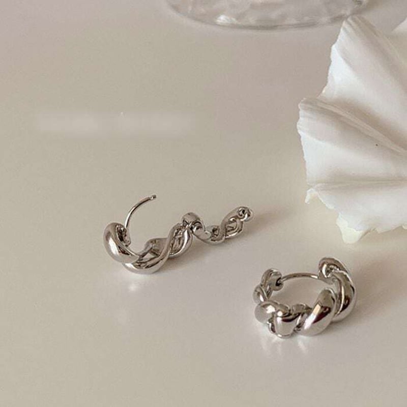 Twisted Croissant Minimal Hoops