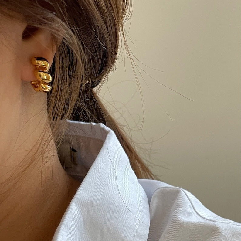 Twisted Croissant Minimal Hoops