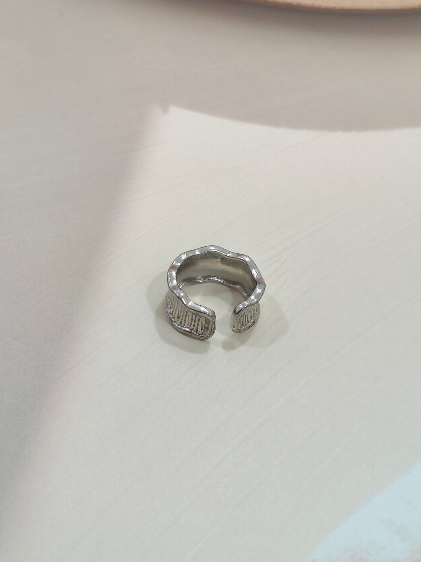 Concave Irregular Wave Ring
