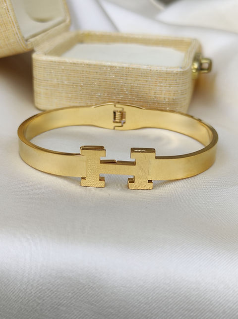 H-Chic Gold Bangle