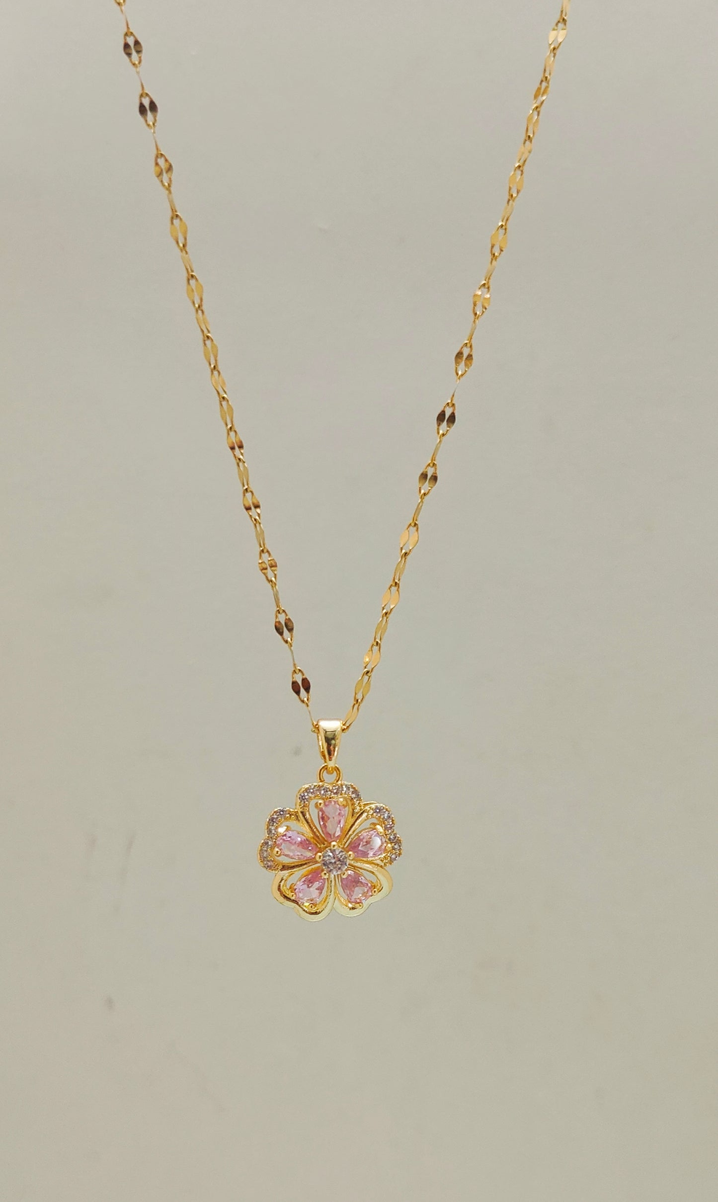 Glamourous Bloom Necklace