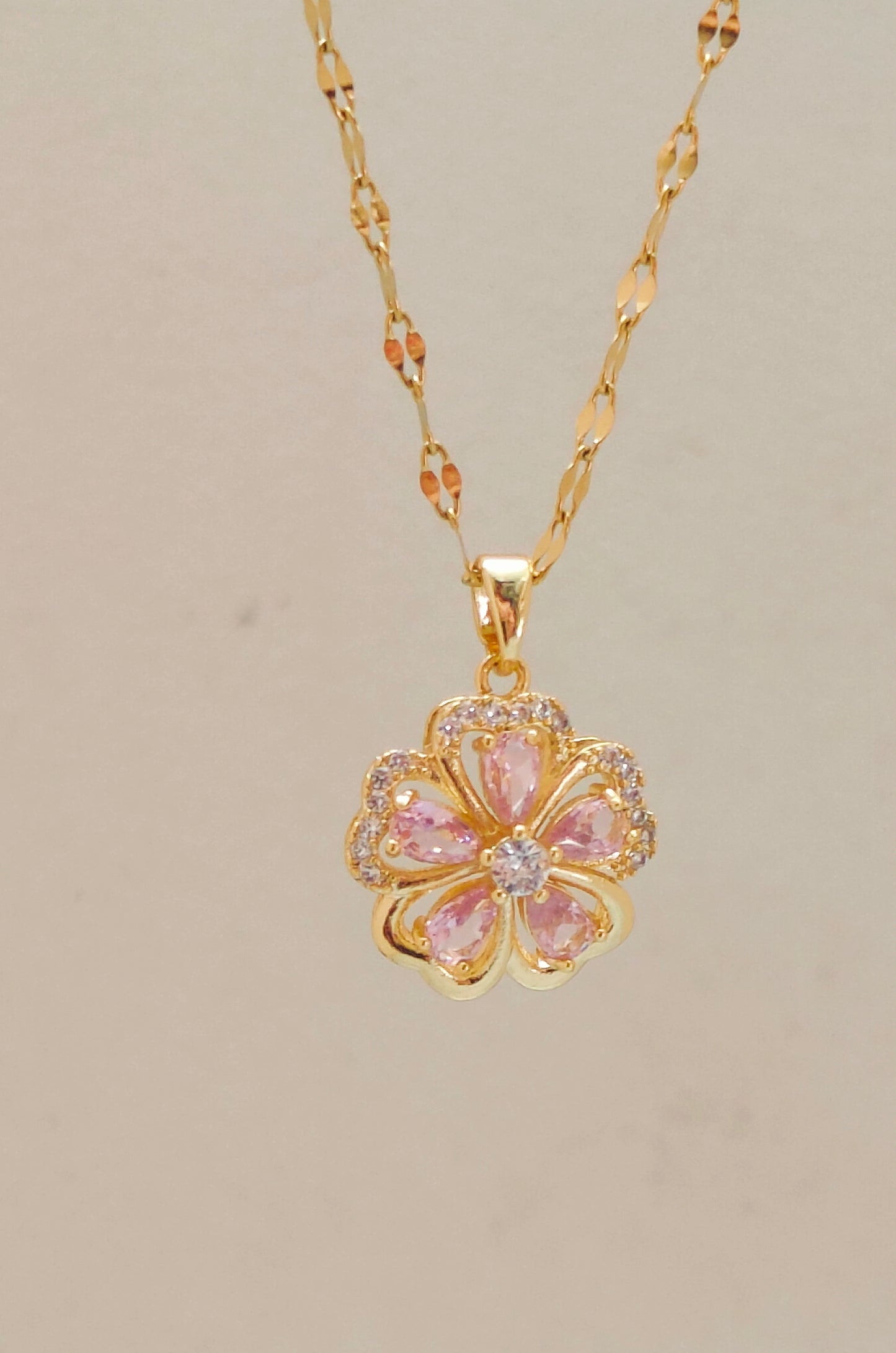 Glamourous Bloom Necklace