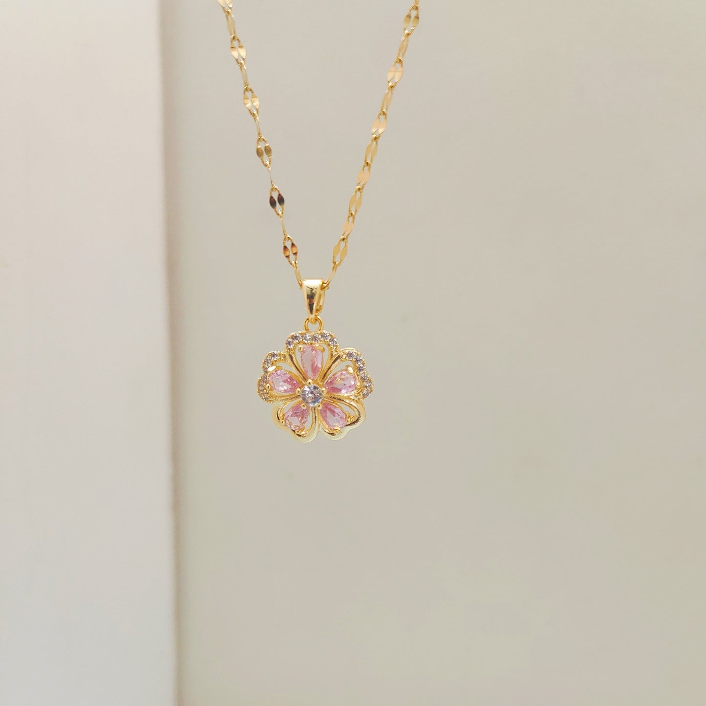 Glamourous Bloom Necklace